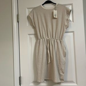 New with tags- Women's Short Sleeve Extended Shoulder A-Line Dress